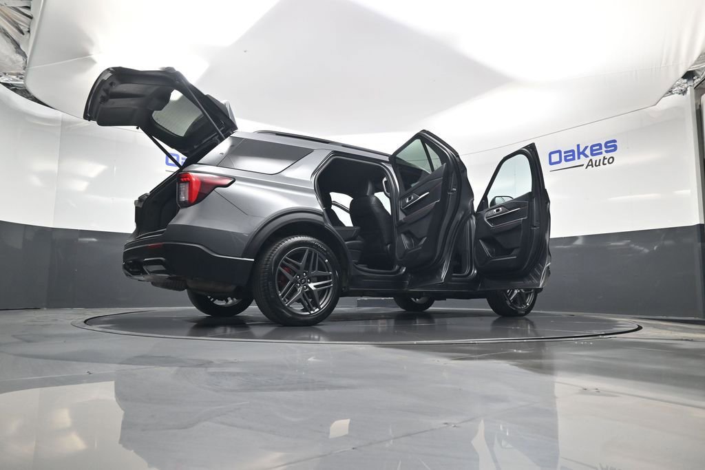 Used 2025 Ford Explorer ST-Line w/ ST-Line Street Pack image 65