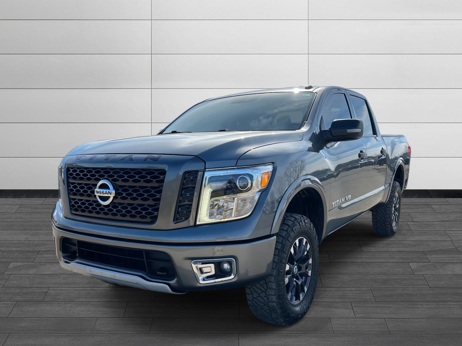 Used 2019 Nissan Titan PRO-4X image 6