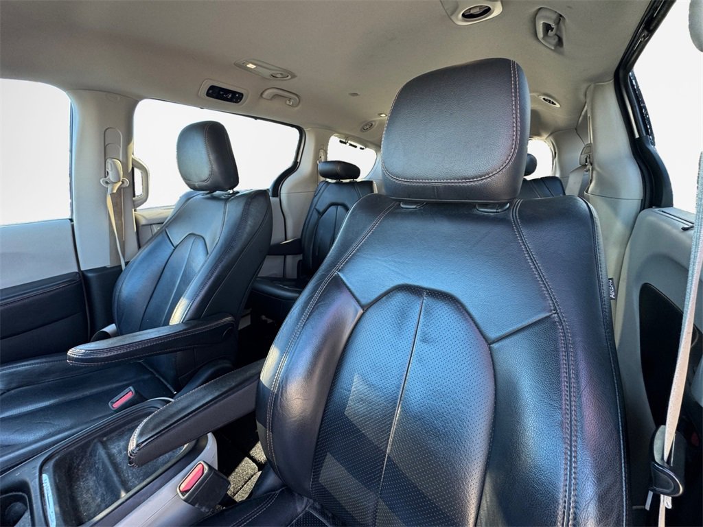 Certified 2019 Chrysler Pacifica Touring-L image 24