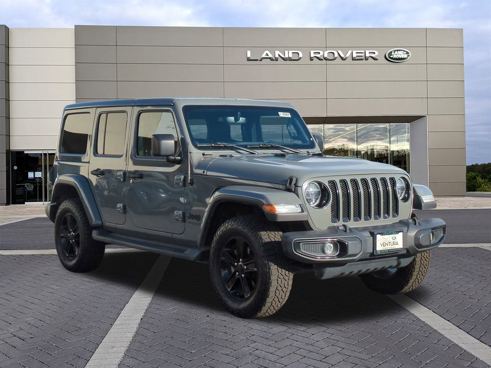 Used 2021 Jeep Wrangler Unlimited Sahara image 3