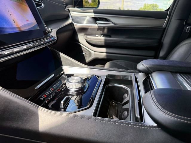 Certified 2024 Jeep Wagoneer Series II AWD/4WD image 29