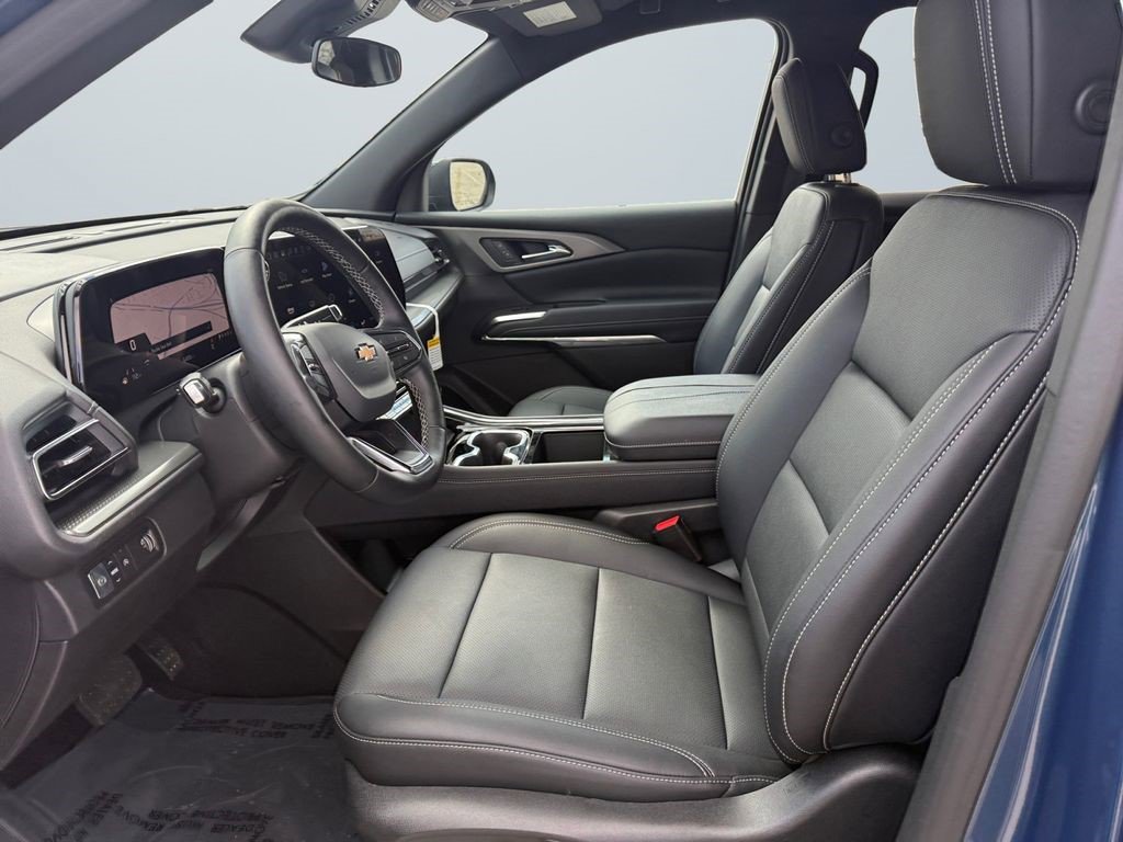 Certified 2025 Chevrolet Traverse LT w/ Driver Confidence Package FWD image 10