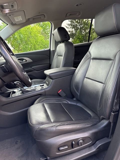 Used 2020 Chevrolet Traverse LT w/ LT Premium Package AWD/4WD image 8