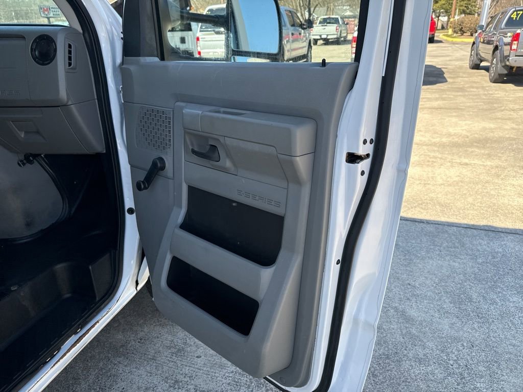 Used 2015 Ford E-350 and Econoline 350 Super Duty image 21