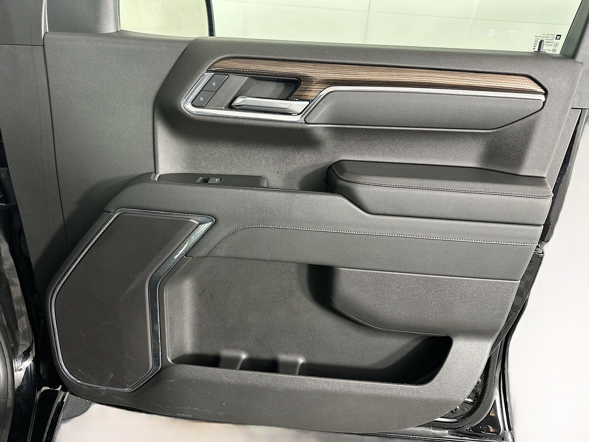 Used 2024 Chevrolet Silverado 1500 LT image 32