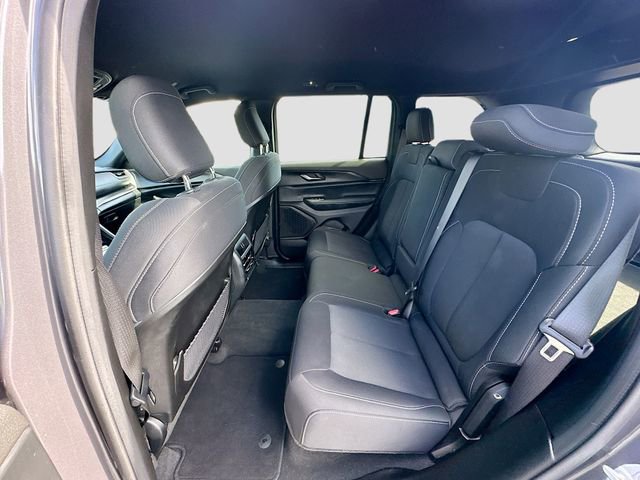 Used 2024 Jeep Grand Cherokee Laredo image 22