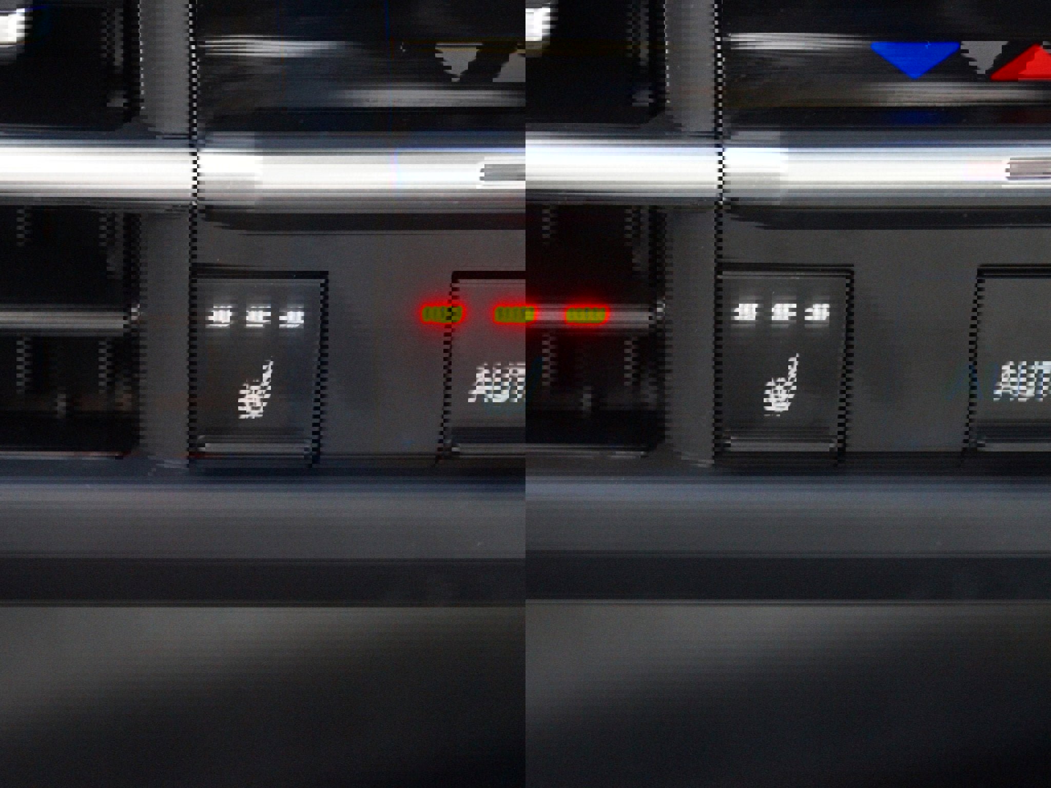 Used 2025 Toyota Sienna XLE Woodland Edition image 8