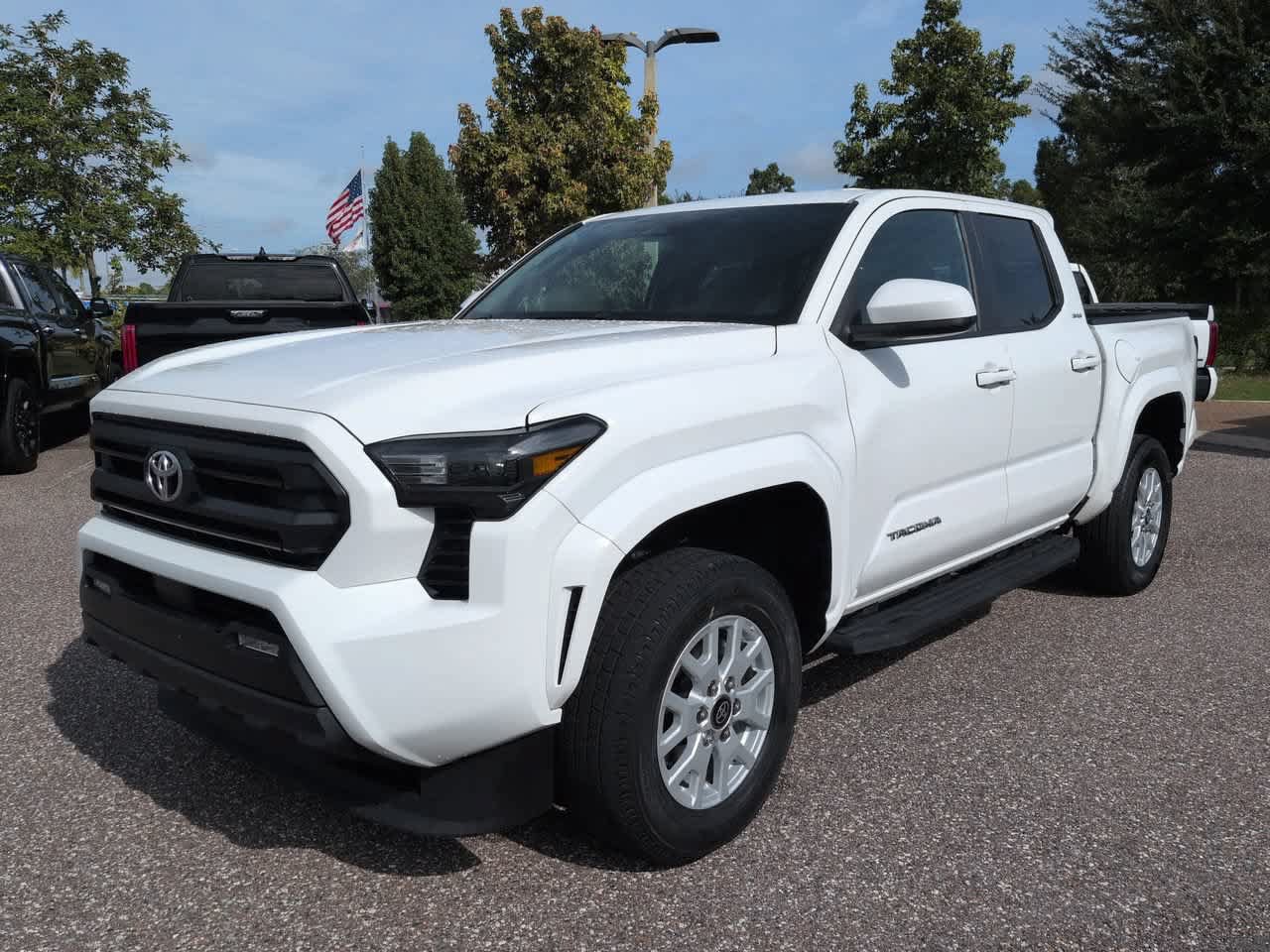 Used 2025 Toyota Tacoma SR5 AWD/4WD image 2