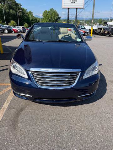 Used 2014 Chrysler 200 Limited FWD image 3