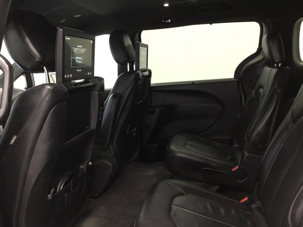 Used 2021 Chrysler Pacifica Touring-L w/ Uconnect Theater Family Group AWD/4WD image 12