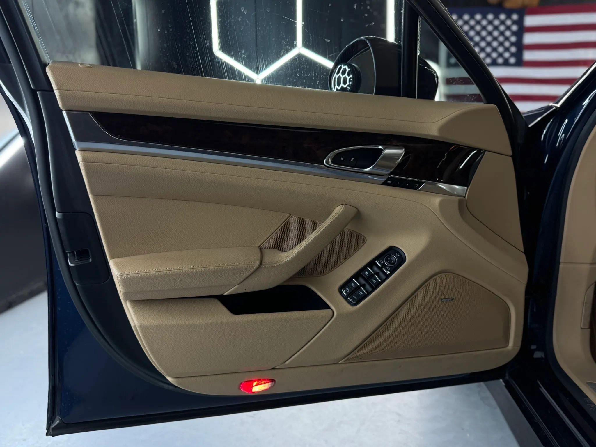 Used 2013 Porsche Panamera 4 Platinum Edition image 14