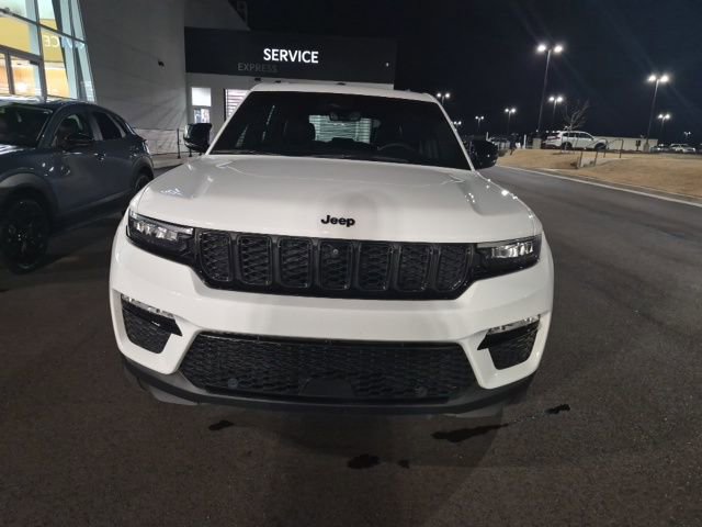 Used 2024 Jeep Grand Cherokee Limited w/ Luxury Tech Group II image 3