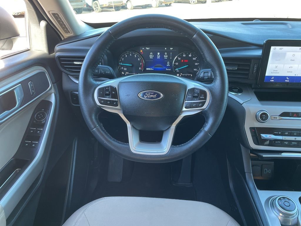 Used 2023 Ford Explorer XLT image 12