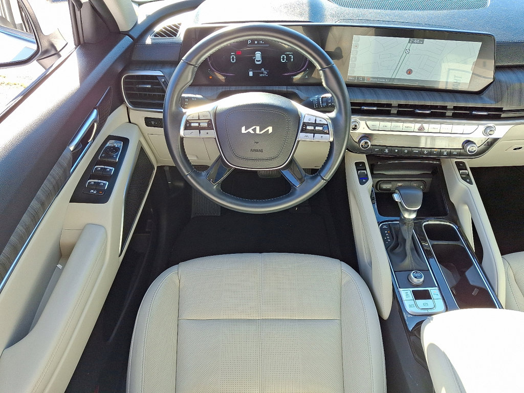 Used 2023 Kia Telluride EX w/ EX Captain's Chair Package image 21