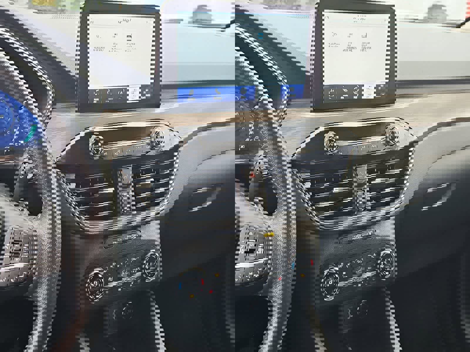 Used 2020 Ford Escape Titanium image 27