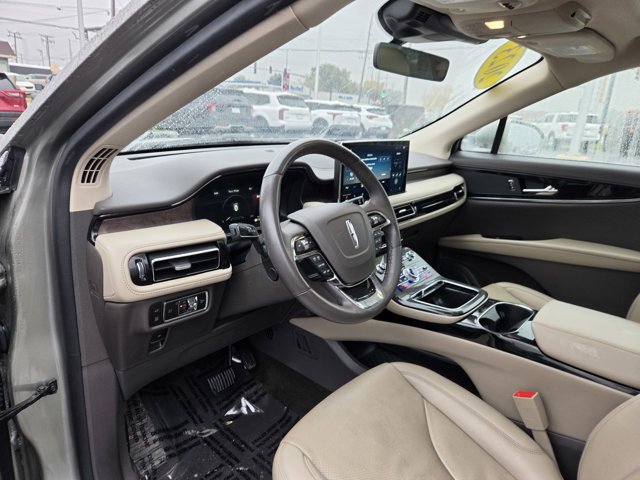 Used 2023 Lincoln Nautilus Reserve AWD/4WD image 2