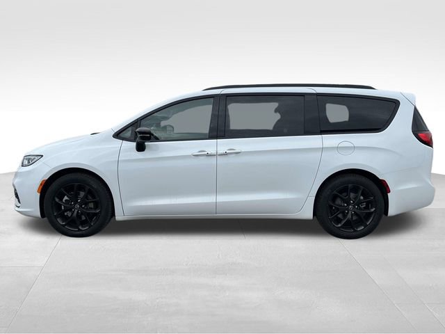New 2026 Chrysler Pacifica Limited image 4