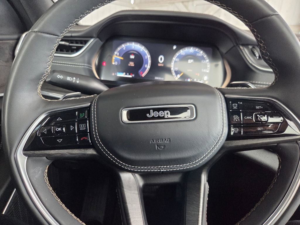 Used 2023 Jeep Grand Cherokee Overland w/ Luxury Tech Group IV image 7