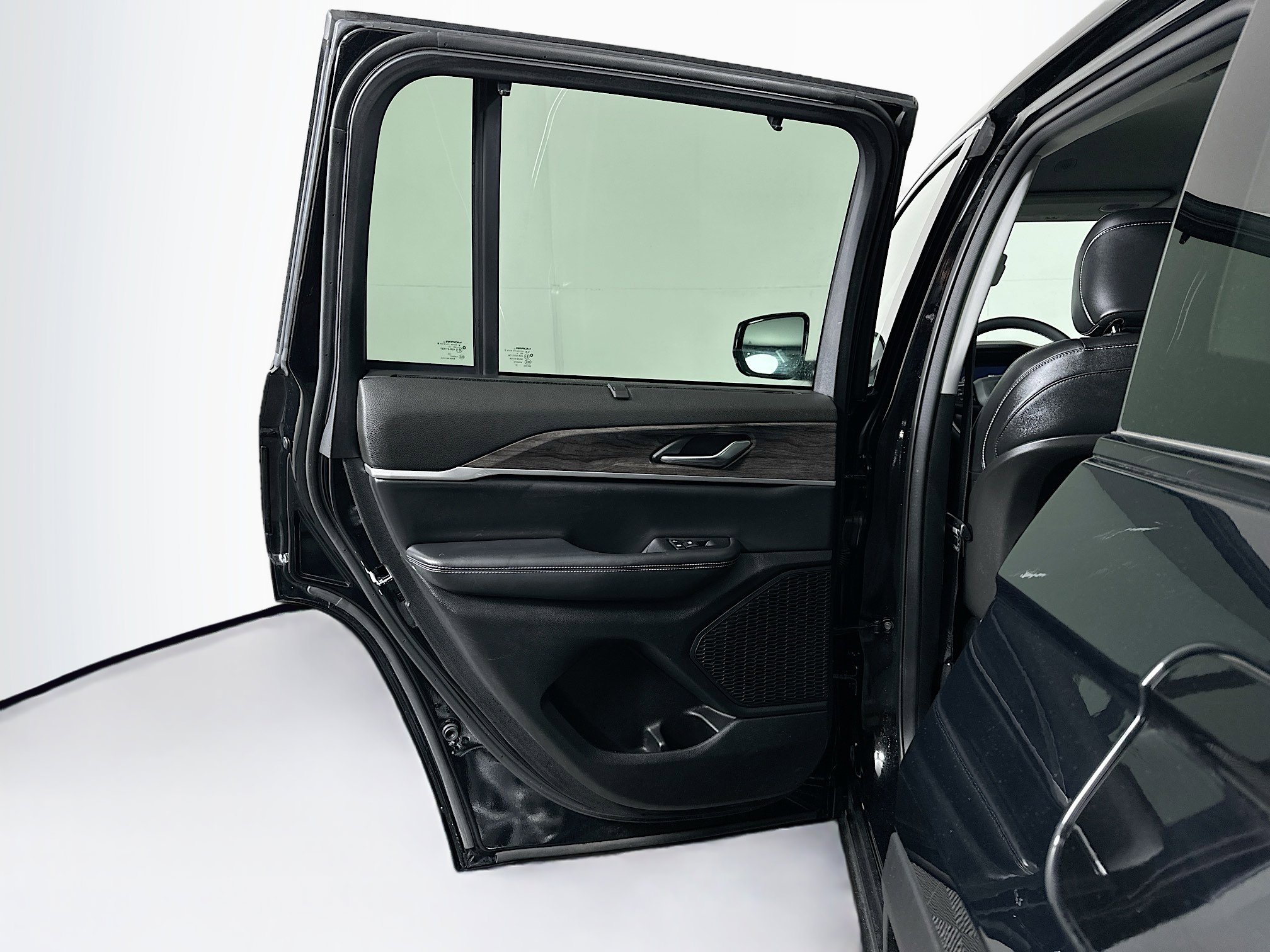 Used 2023 Jeep Grand Cherokee Limited w/ Luxury Tech Group II image 26