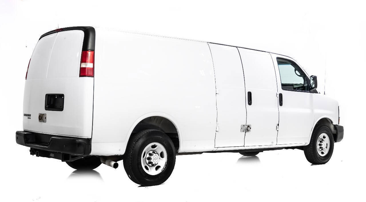 Used 2014 Chevrolet Express 3500 Extended RWD image 3