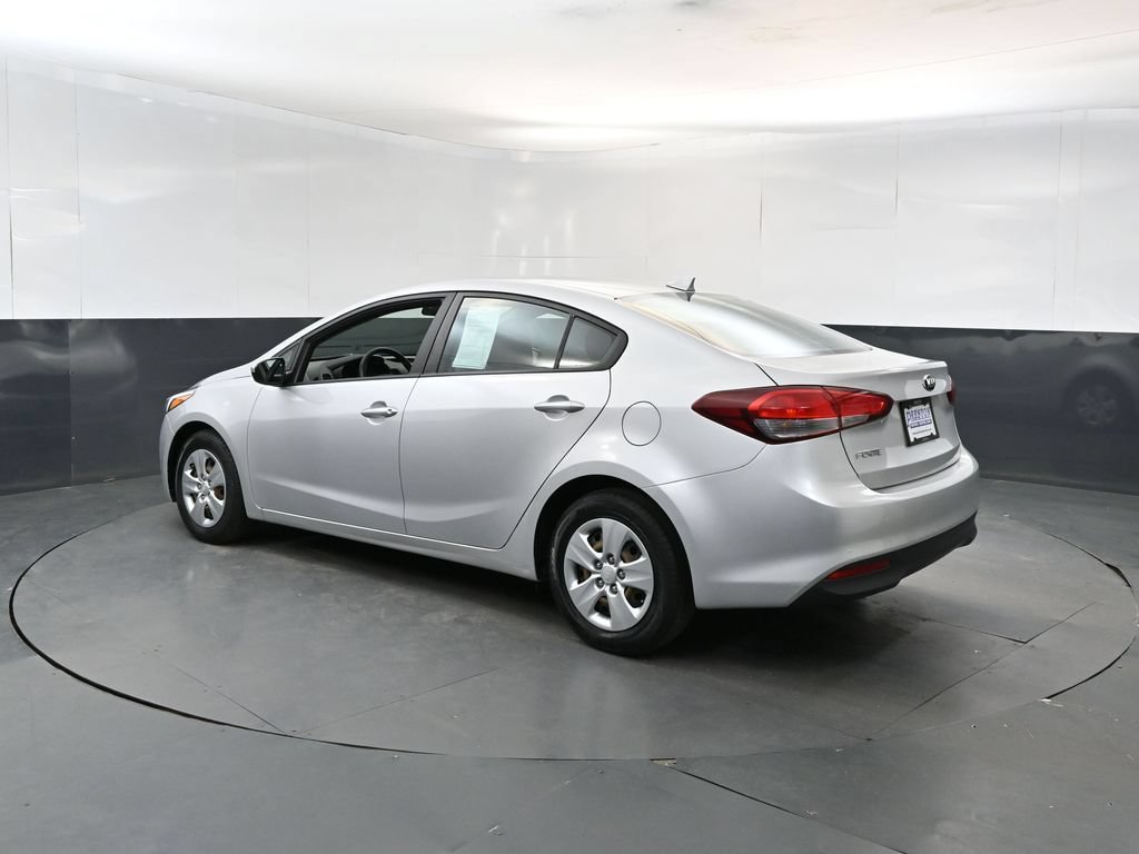 Used 2017 Kia Forte LX FWD image 3