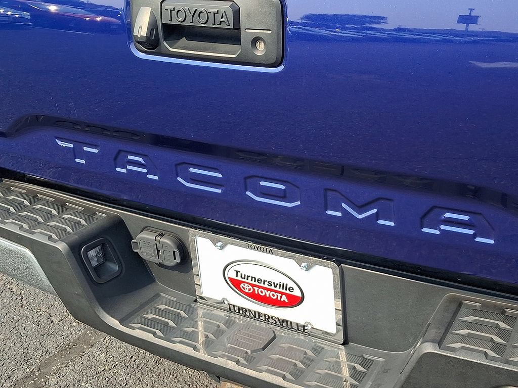 Used 2022 Toyota Tacoma TRD Off-Road AWD/4WD image 30