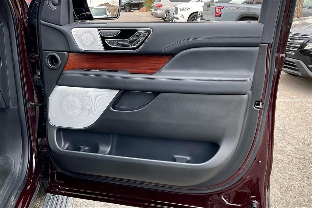 Used 2023 Lincoln Navigator Reserve image 22