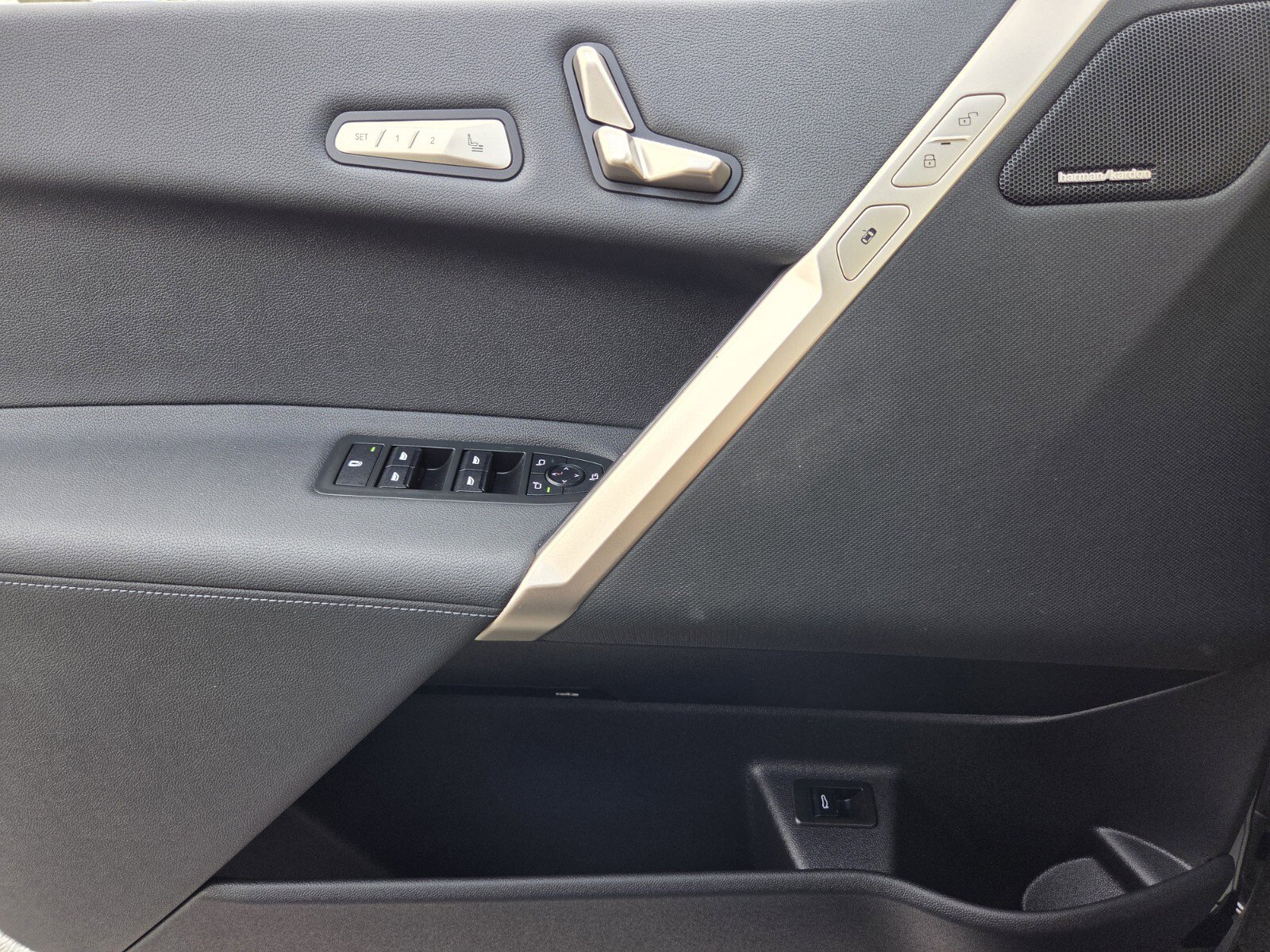 Used 2024 BMW iX xDrive50 w/ Premium Package image 20