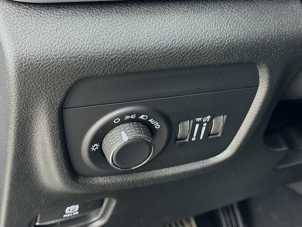 New 2025 Jeep Grand Cherokee Laredo X image 18