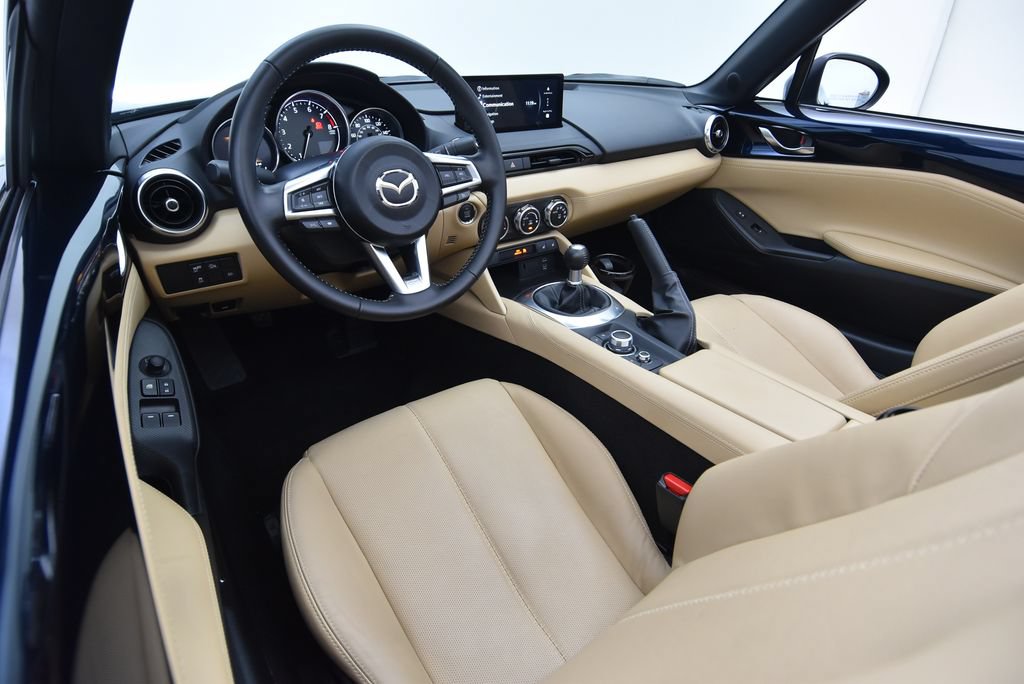 Used 2025 MAZDA MX-5 Miata Grand Touring RWD image 32