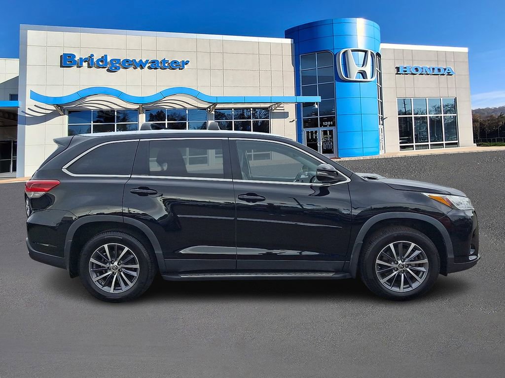 Used 2019 Toyota Highlander XLE AWD/4WD image 7
