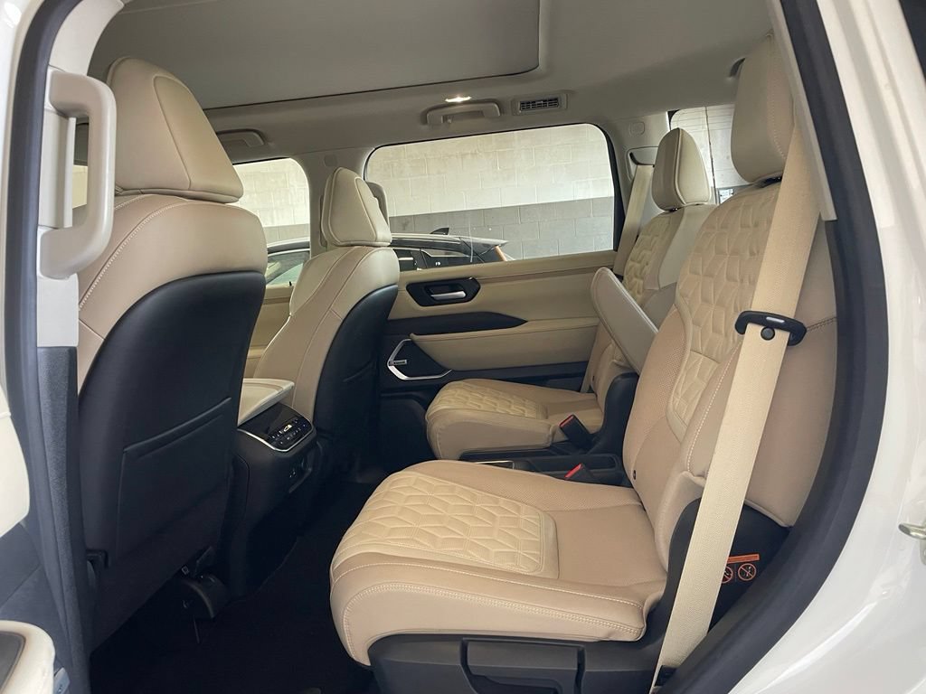 Certified 2025 Nissan Armada Platinum RWD image 17