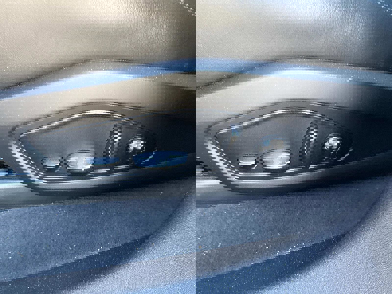 Used 2021 Porsche Taycan image 18