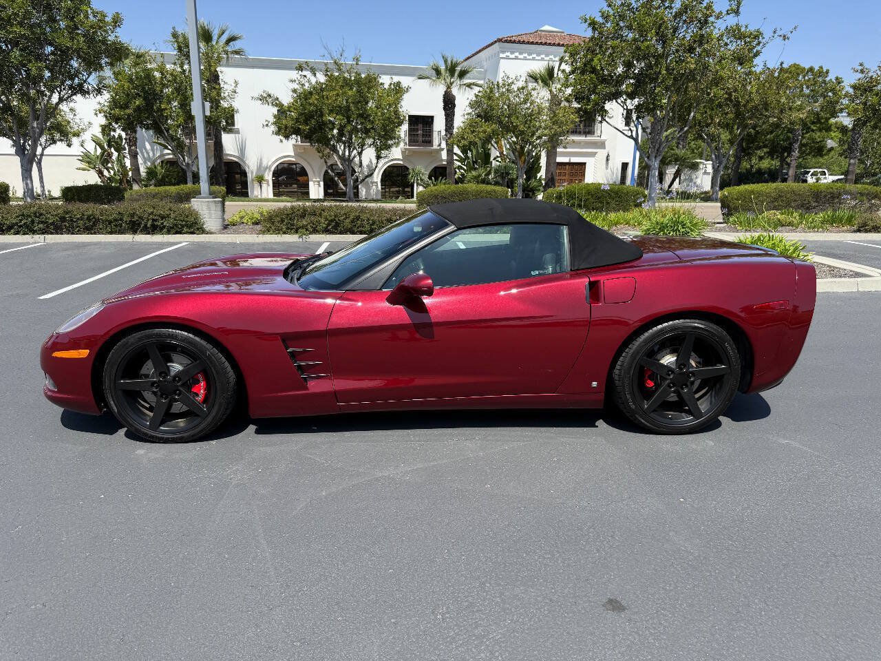 Used 2006 Chevrolet Corvette Convertible w/ Preferred Equipment Group RWD image 2