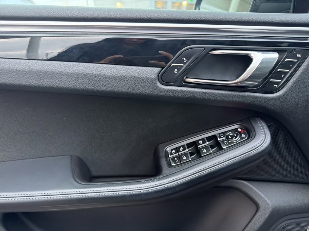 Used 2017 Porsche Macan S image 9