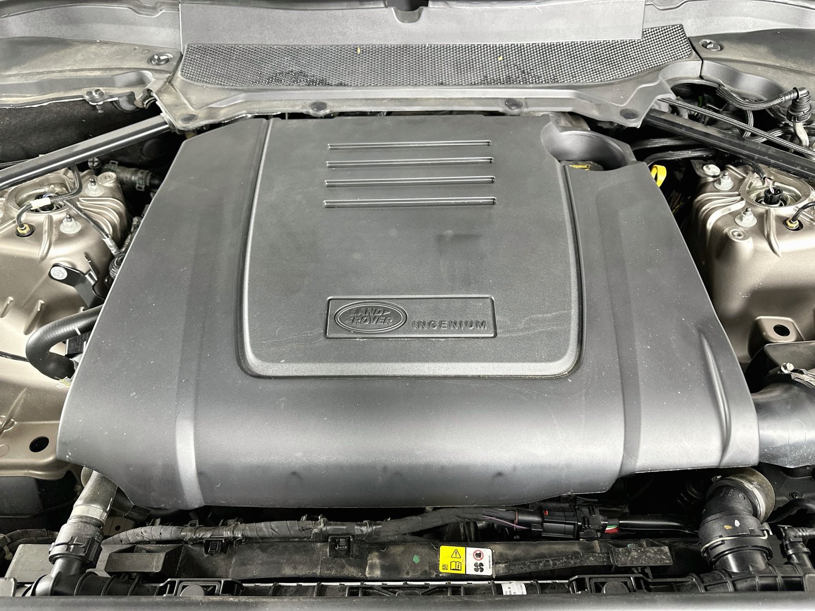 Used 2026 Land Rover Discovery Dynamic SE AWD/4WD image 13
