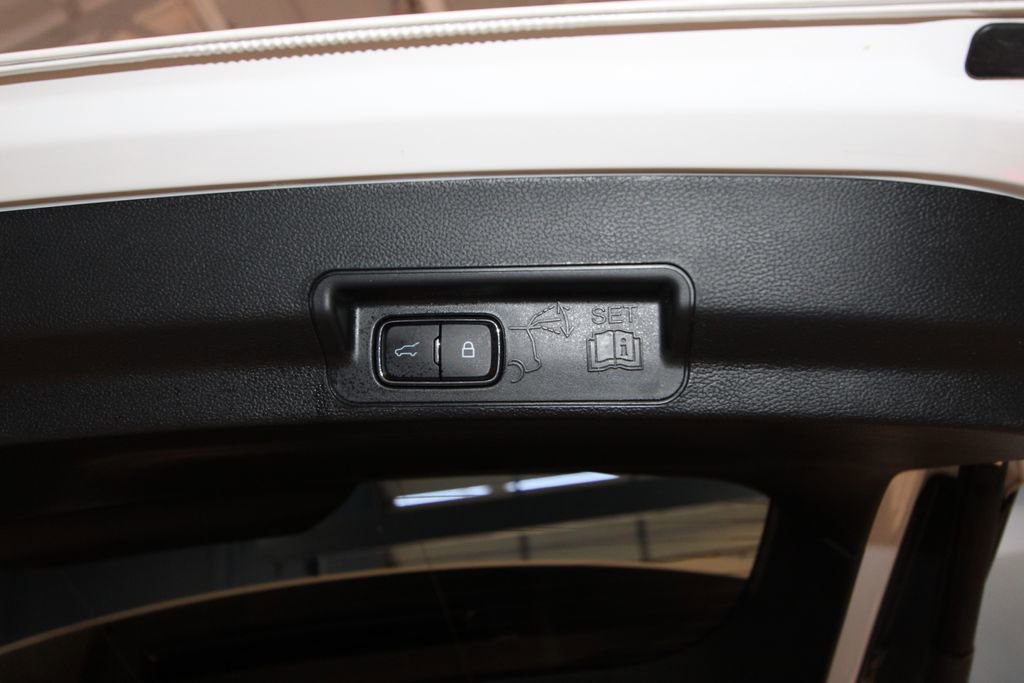 Used 2023 Ford Explorer Limited w/ Limited Technology Package image 44