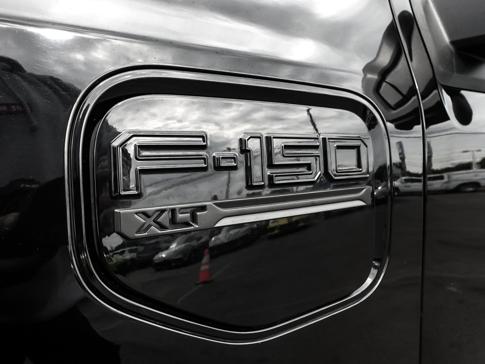 Used 2023 Ford F150 Lightning XLT AWD/4WD image 50