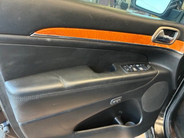 Used 2013 Jeep Grand Cherokee Overland w/ Advance Technology Group RWD image 14