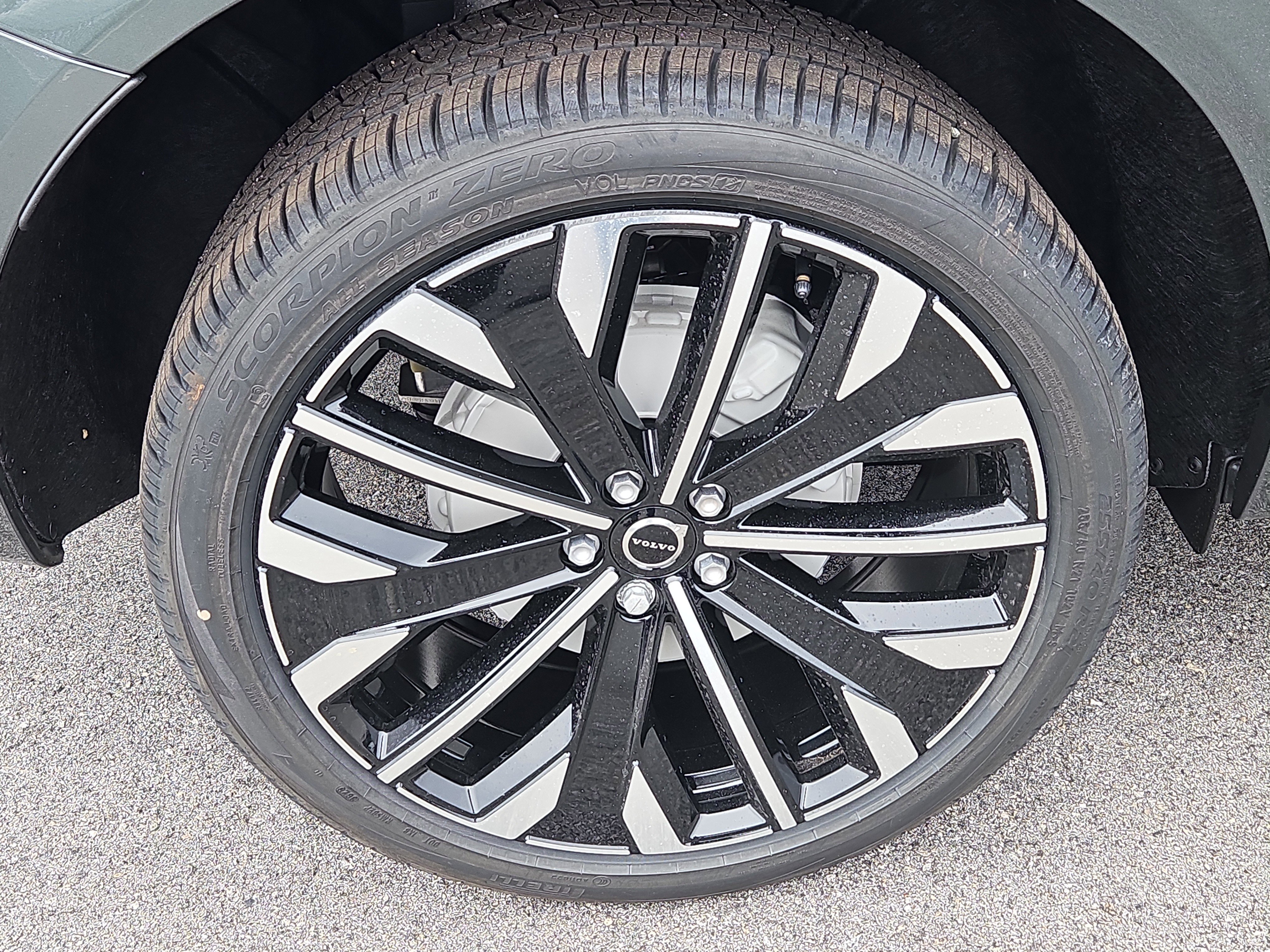 New 2026 Volvo XC60 B5 Ultra w/ Protection Package Premier image 20