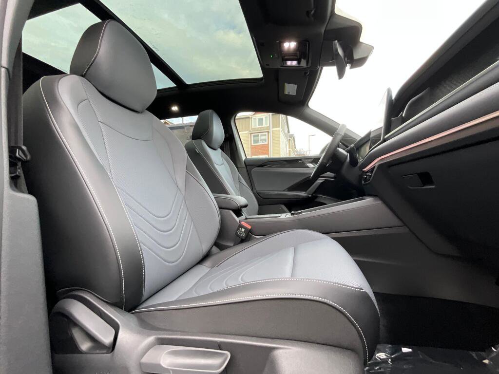 New 2026 Volkswagen Tiguan SE R-Line image 11