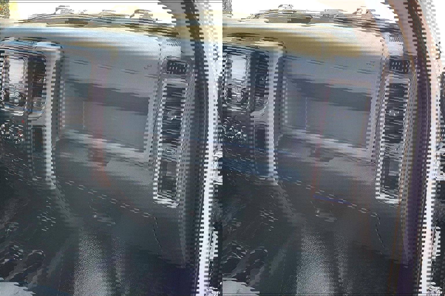 Used 2018 RAM 3500 Tradesman w/ Chrome Appearance Group image 21