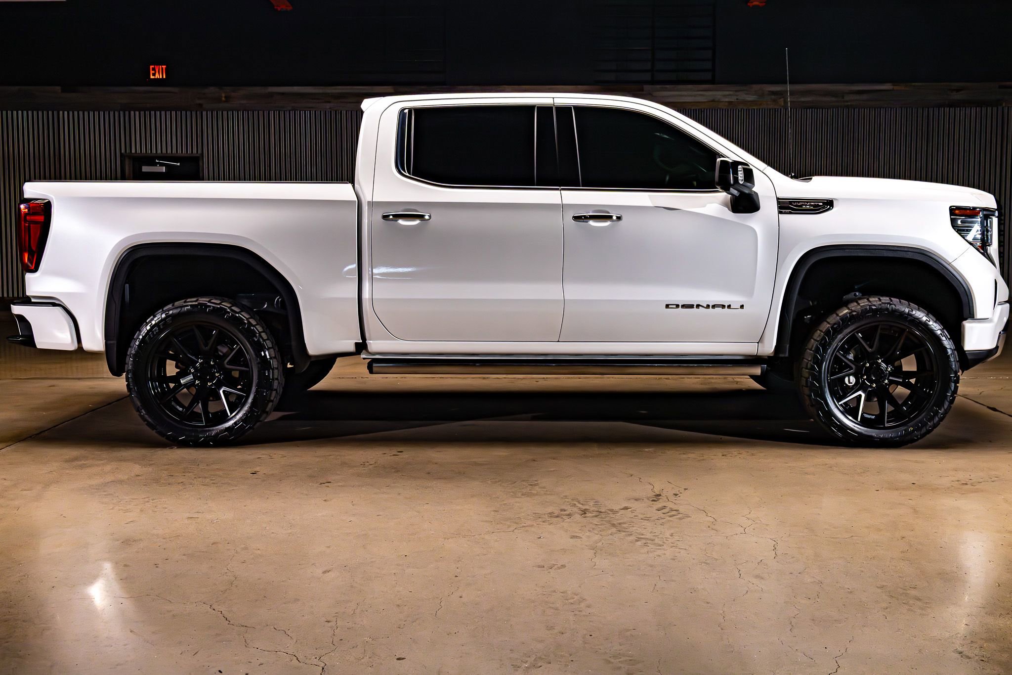 Used 2025 GMC Sierra 1500 Denali Ultimate AWD/4WD image 11