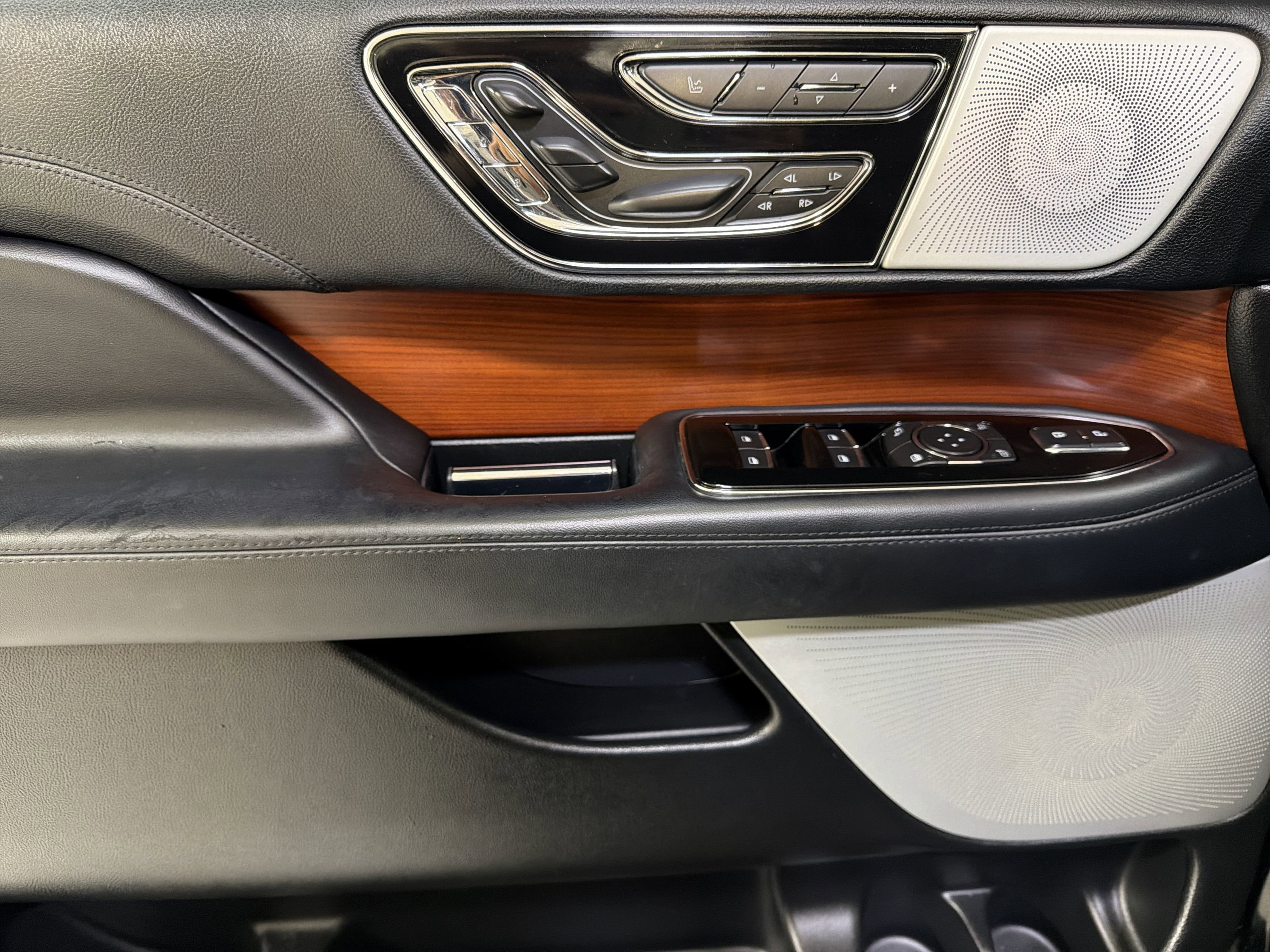 Used 2018 Lincoln Navigator L Reserve w/ Technology Package AWD/4WD image 12