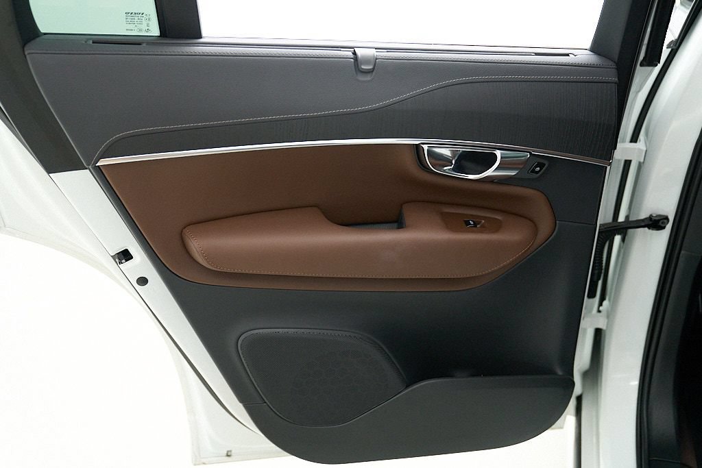 Certified 2024 Volvo XC90 T8 Ultimate AWD/4WD image 26