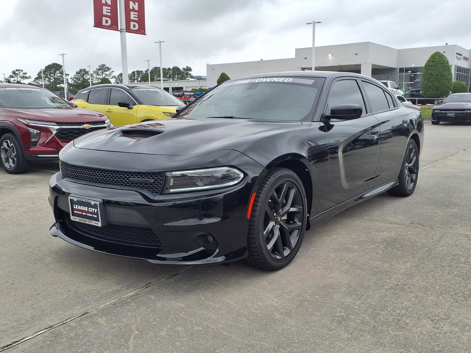 Used 2022 Dodge Charger R/T w/ Blacktop Package RWD image 3