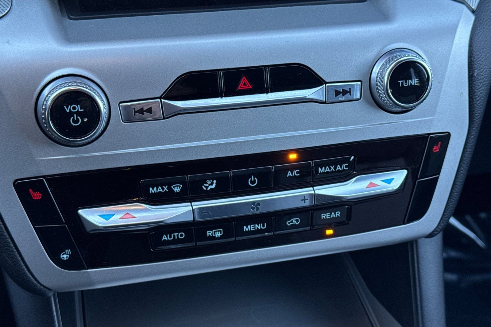 Certified 2022 Ford Explorer XLT w/ Equipment Group 202A image 23