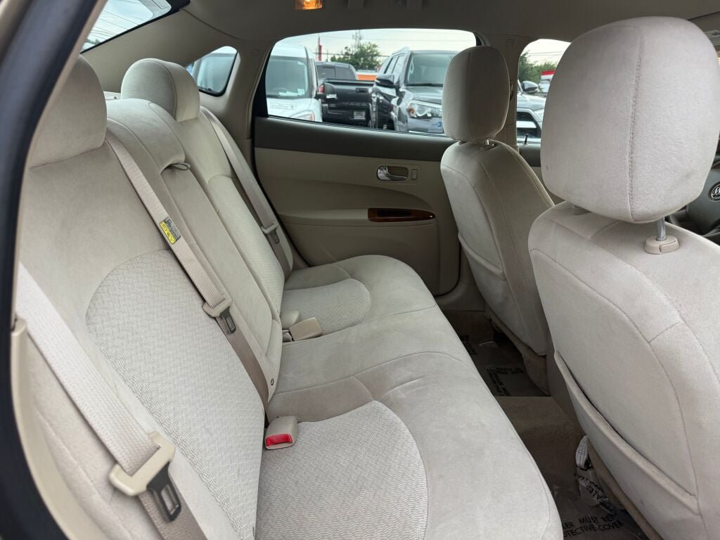 Used 2005 Buick LaCrosse CX FWD image 20