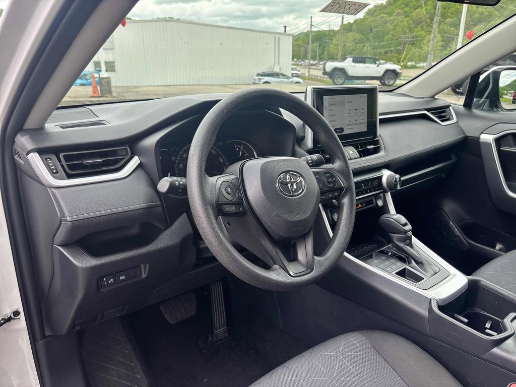 Used 2025 Toyota RAV4 XLE AWD/4WD image 13
