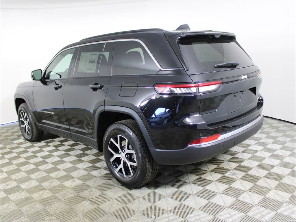 New 2025 Jeep Grand Cherokee Limited w/ Luxury Tech Group II RWD image 3